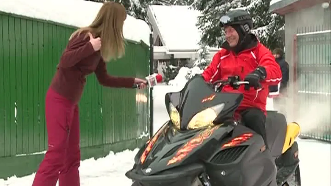 Băsescu, la plimbare cu snowmobilul, împreună cu Eba şi Syda VIDEO