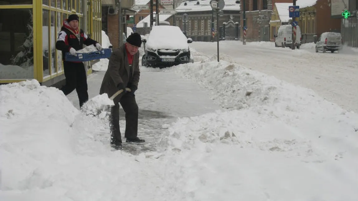 Amenzi de 30.500 lei pentru trotuare necurăţate de zăpadă şi lucrări nesemnalizate
