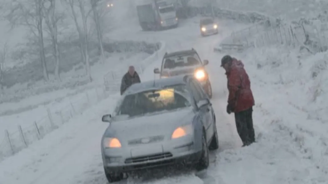 România, sub troiene. DRUMURI BLOCATE, şcoli închise şi accidente grave de circulaţie VIDEO