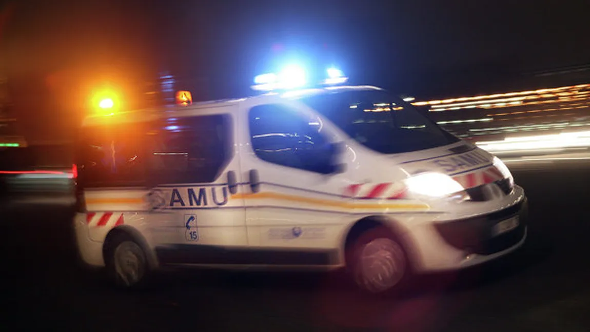 ACCIDENT rutier în Franţa: Un autocar cu turişti s-a răsturnat