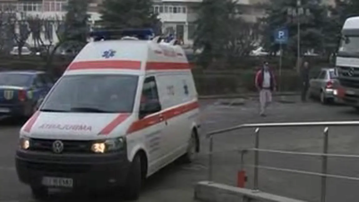 O femeie din Târgu Jiu s-a aruncat de la etajul trei. Medicii spun ca are probleme psihice
