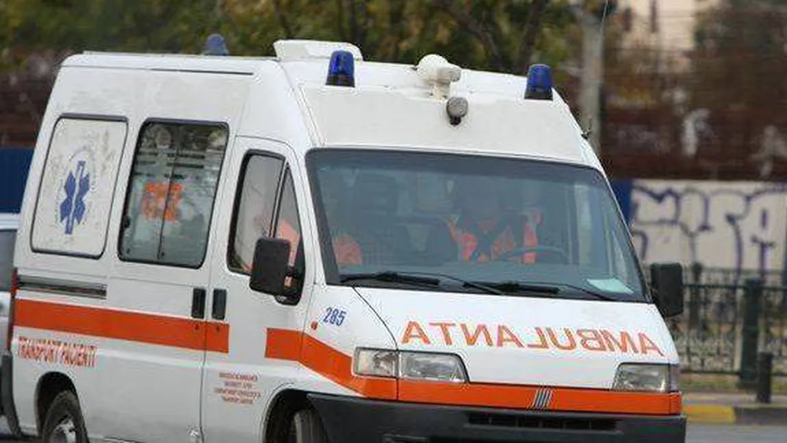 ACCIDENT GRAV în Alba: O fetiţă de 7 ani a murit după ce maşina condusă de mama ei a derapat VIDEO