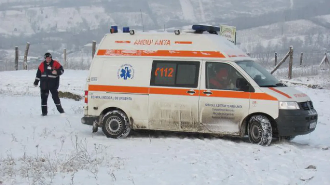 Un bărbat din Vaslui a murit într-o sanie în timp ce încerca să ajungă la ambulanţa înzăpezită