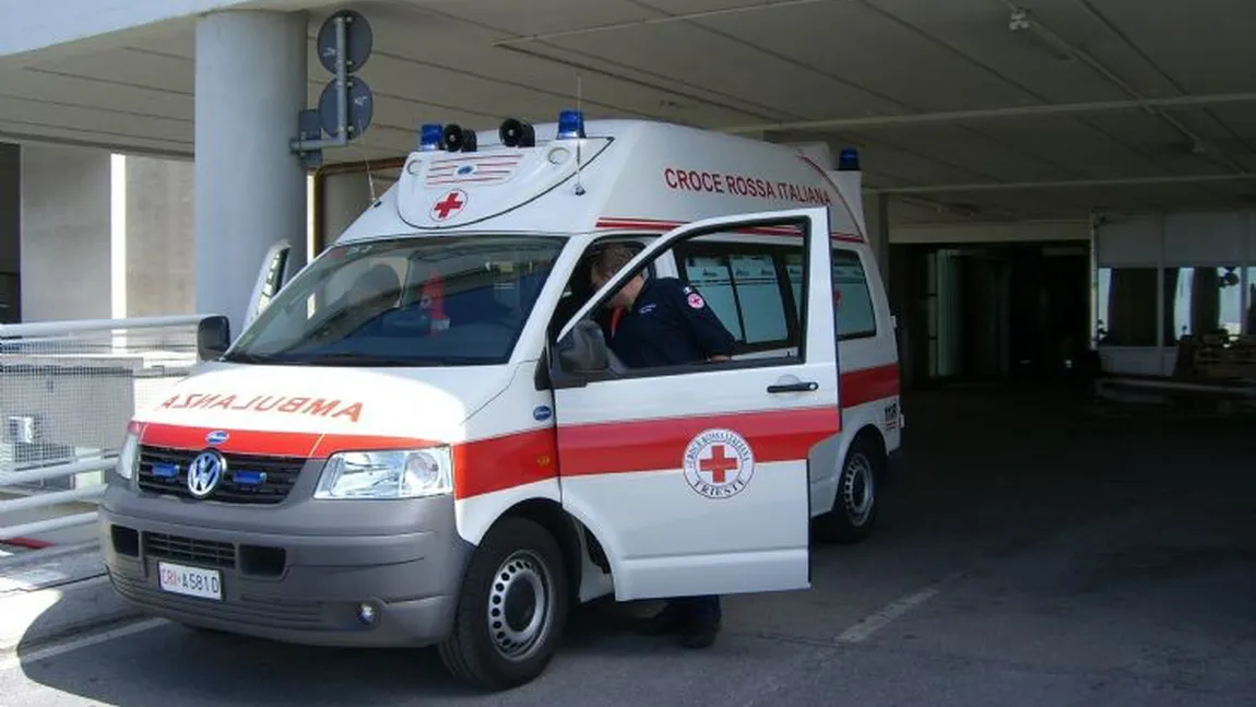Trei români au fost răniţi în noaptea de Revelion în Italia, doi fiind în stare gravă