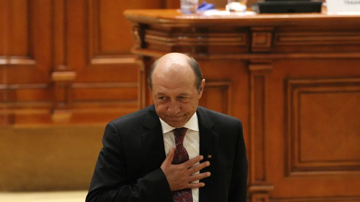 Băsescu şi-a păstrat o machetă de vapor, primită cadou de protocol în 2012