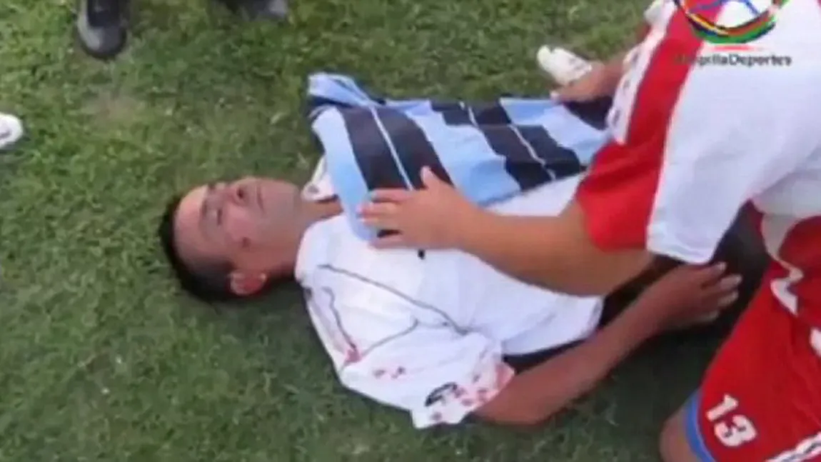 Scene şocante în fotbalul din Chile. Doi arbitri au fost aproape omorâţi în bătaie VIDEO