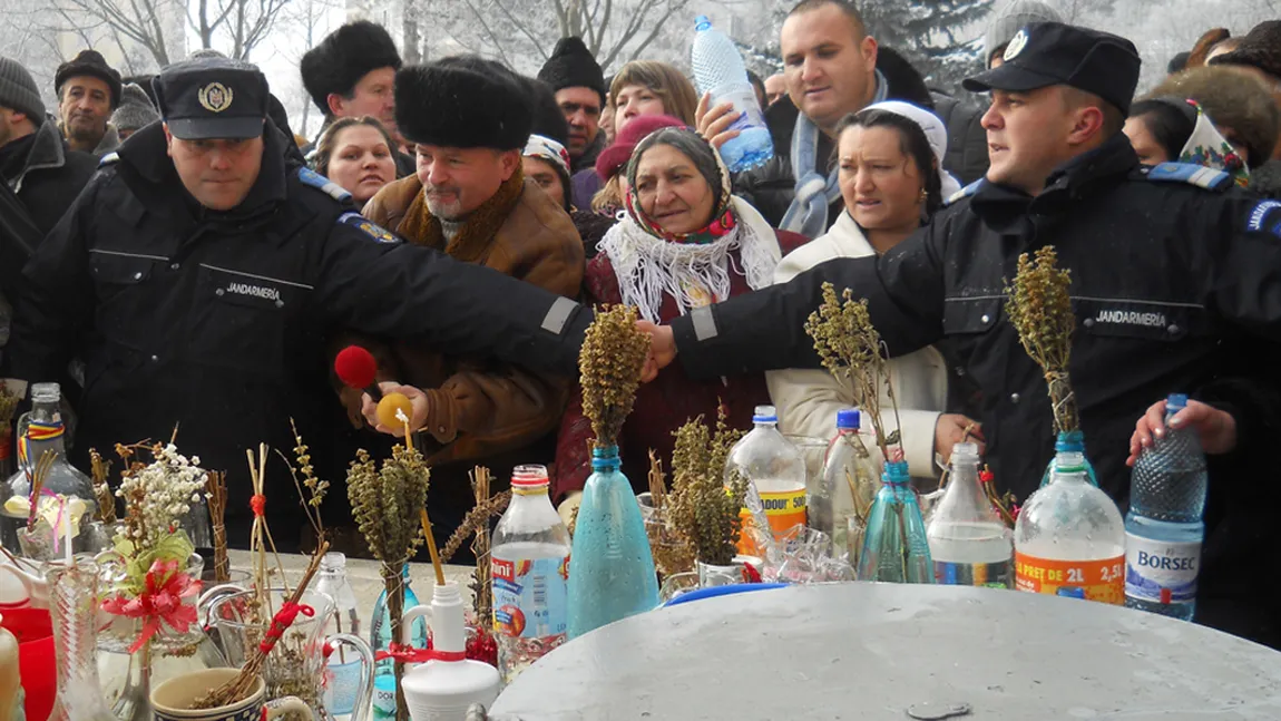 Apa sfinţită de Bobotează va fi împărţită la Catedrala Patriarhală cu ajutorul jandarmilor