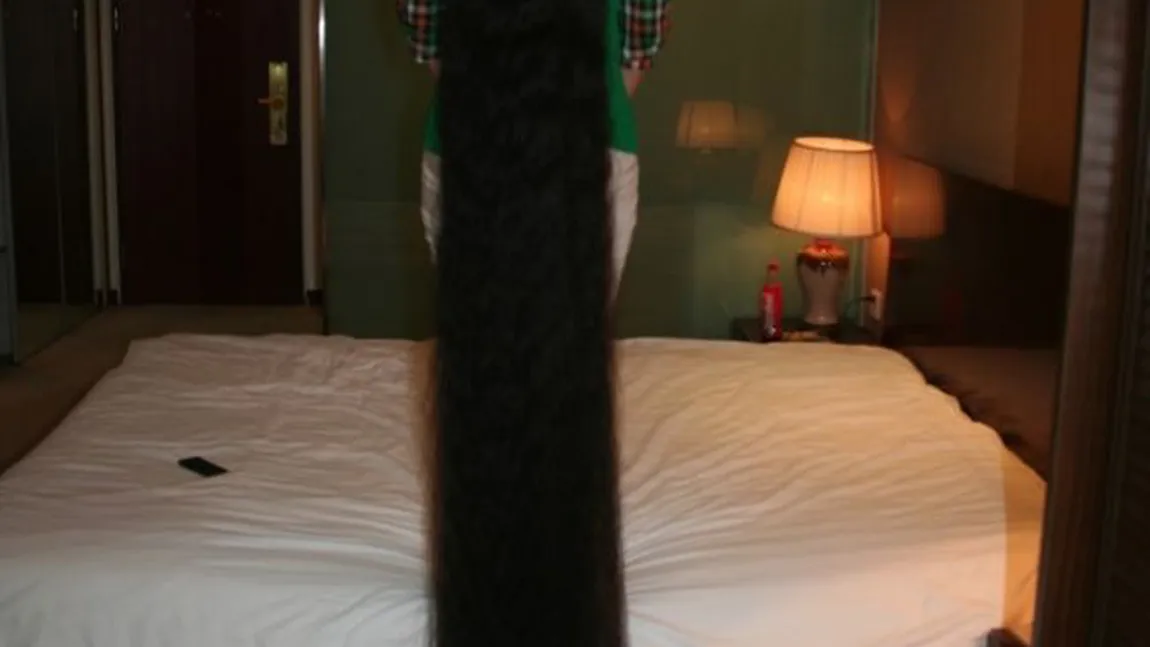 Femeia cu cel mai lung păr din China. Vezi cât măsoară impresionanta ei podoabă capilară VIDEO