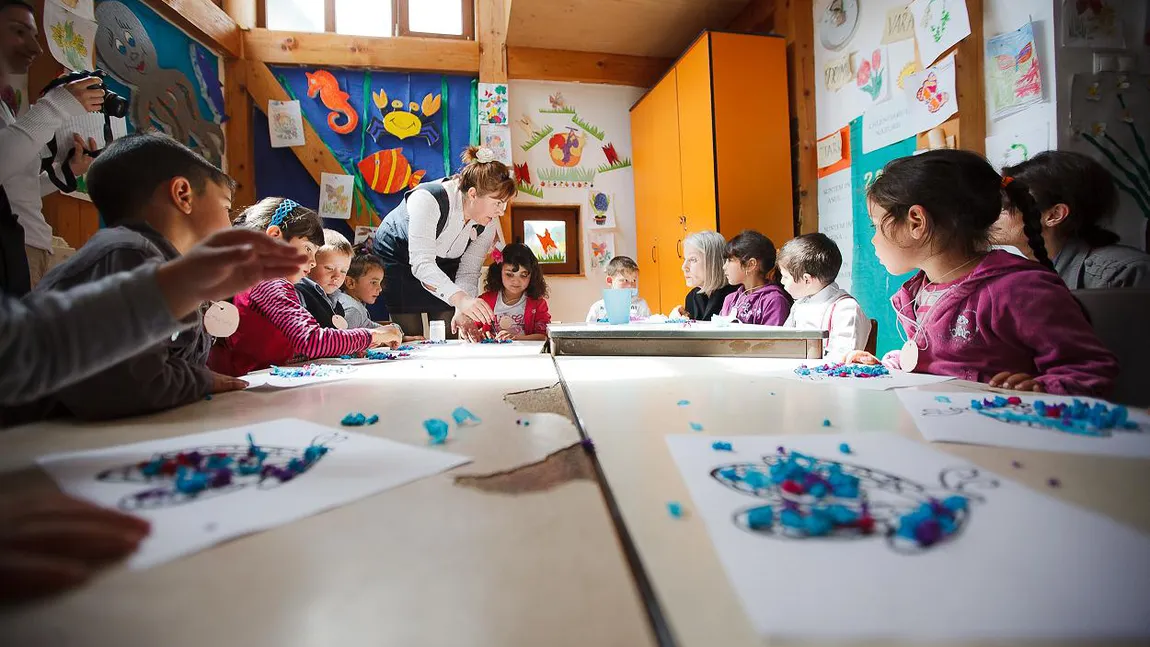 O şcoală din Bistriţa, în care învaţă copii romi, ar putea fi desfiinţată