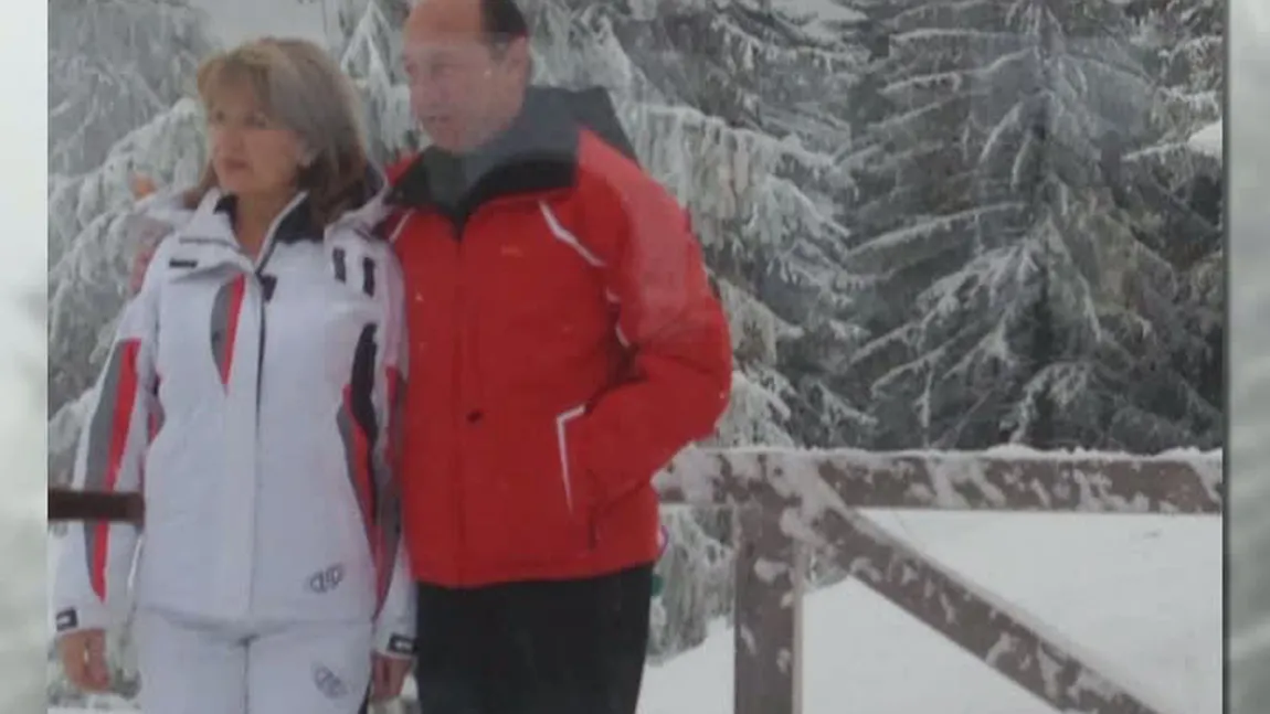 Familia Băsescu şi-a prelungit vacanţa la Predeal VIDEO