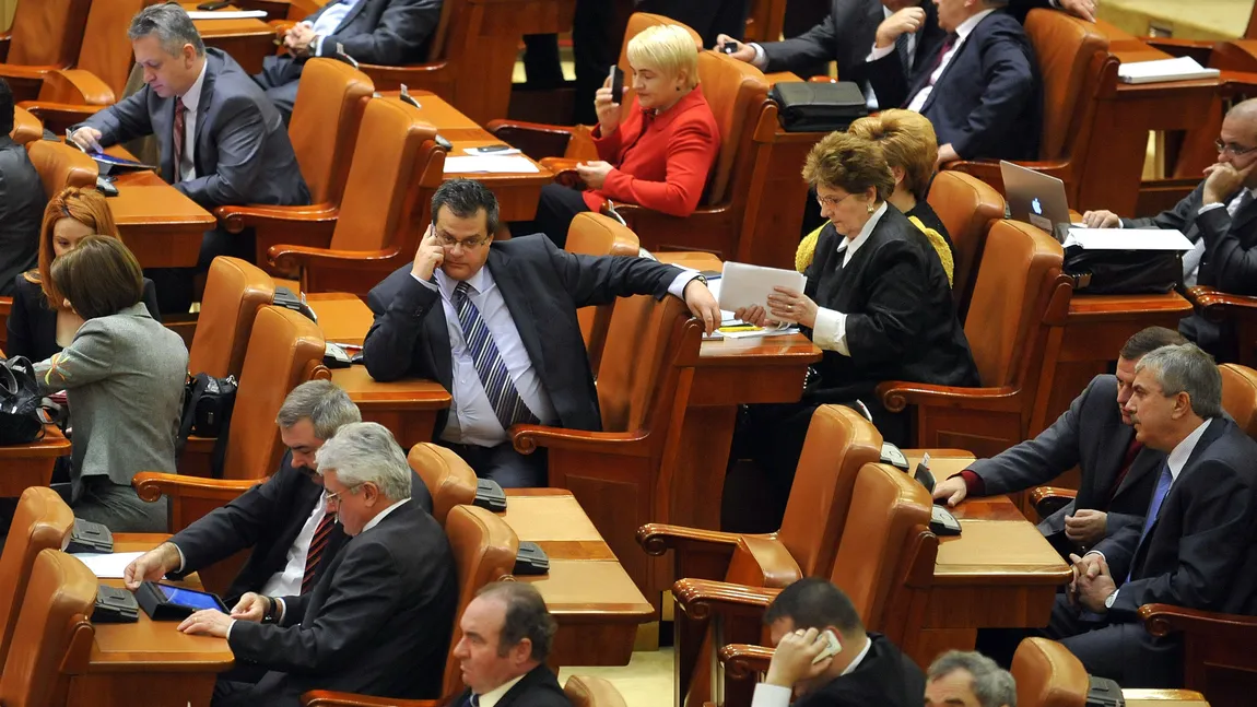 Parlamentarii cer acordul lui Băsescu pentru privilegii. Antonescu: Preşedintele nu are competenţă