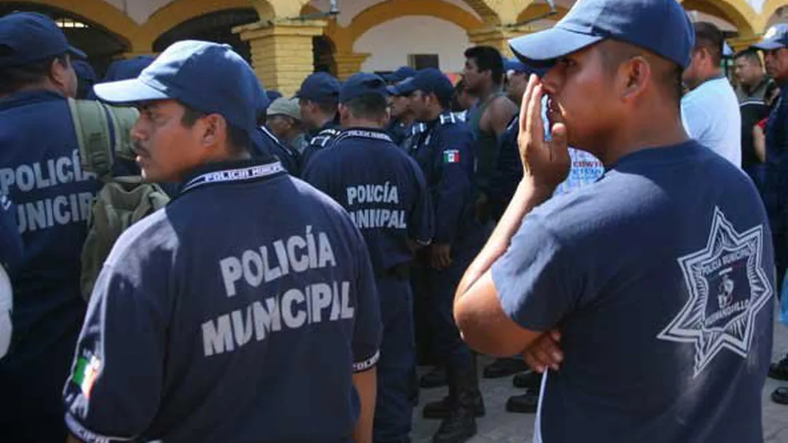 Două oraşe au rămas fără poliţişti. Toţi oamenii legii au fost arestaţi