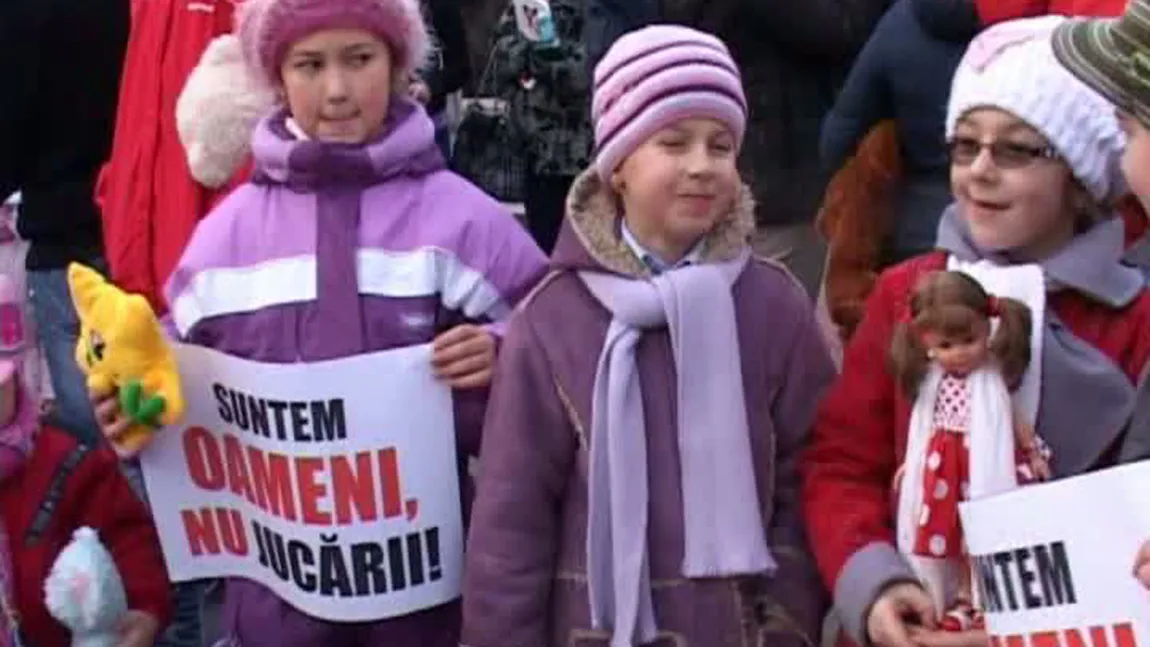 Protest la Bistriţa în memoria fetiţei care a murit din cauza unei entorse