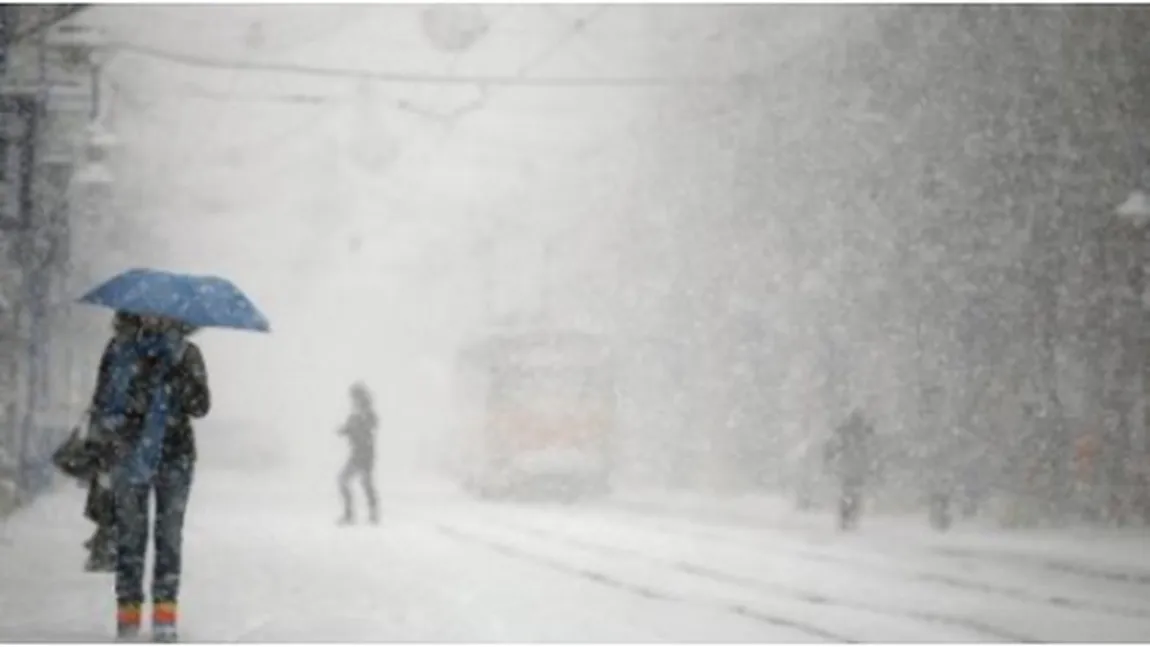 România, ÎNGROPATĂ sub nămeţi: Viscolul trece şi în sudul ţării VIDEO