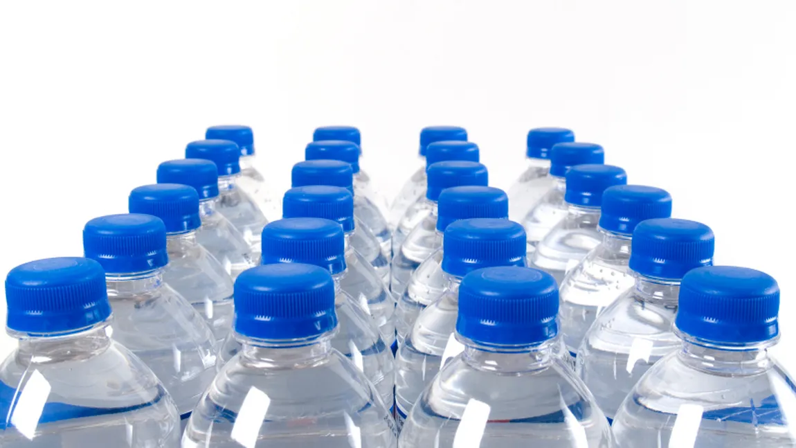 Un oraş american interzice comercializarea apei în sticle mici din plastic