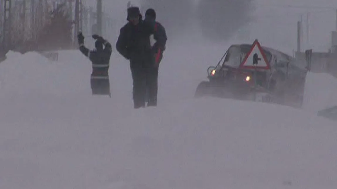 Aproape 10.000 de locuitori din Prahova nu au energie electrică din cauza zăpezii