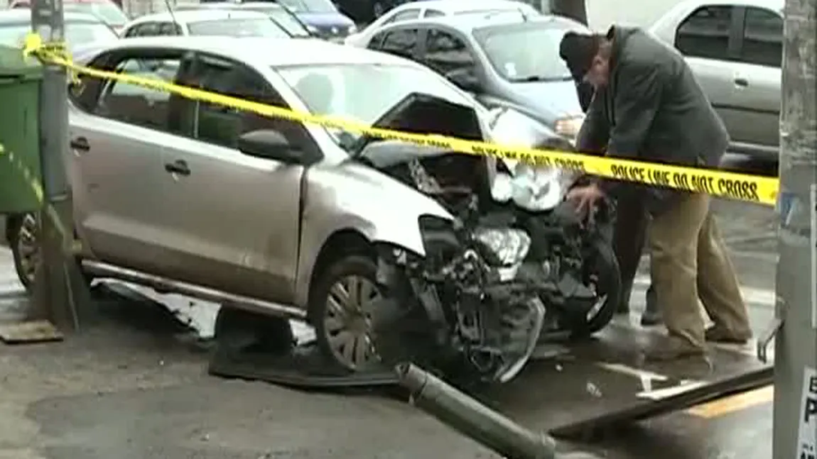 ACCIDENT în Capitală:  Două maşini s-au izbit frontal. Mai multe persoane au ajuns la spital VIDEO
