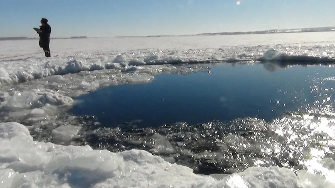 Primele imagini cu locul unde a căzut meteoritul din Rusia FOTO