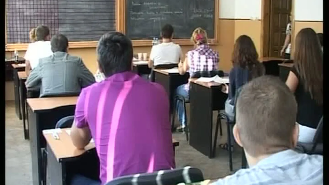 Elevi de liceu, exmatriculaţi după ce au înjurat o profesoară şi au folosit spray lacrimogen