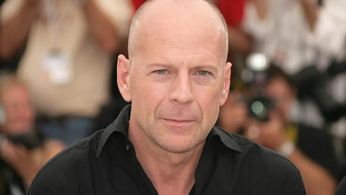 Bruce Willis are o soţie cu 23 de ani mai tânără decât el. Vezi ce frumoasă e FOTO