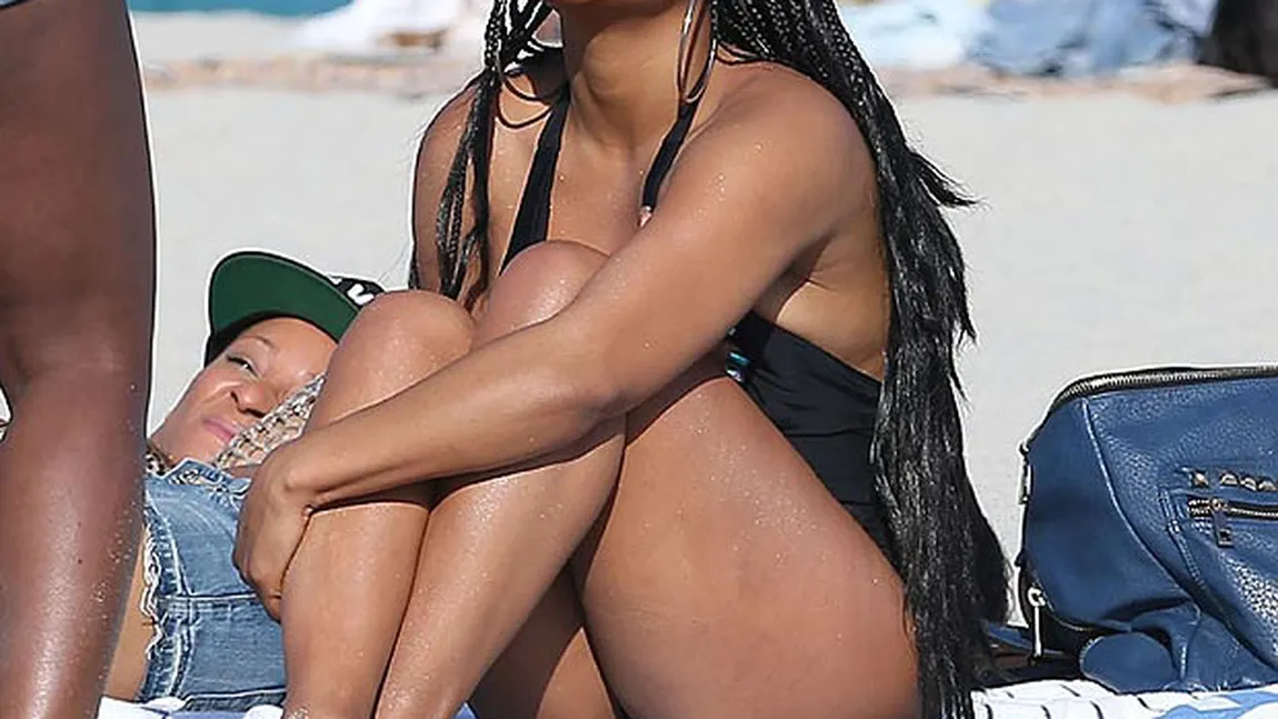 Christina Milian, topless fără să vrea: Costumul de baie a dezvăluit mai mult decât trebuia FOTO