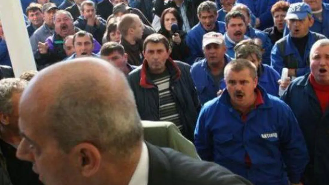 Noi proteste la Oltchim: 20 de angajaţi au anunţat că au intrat în greva foamei