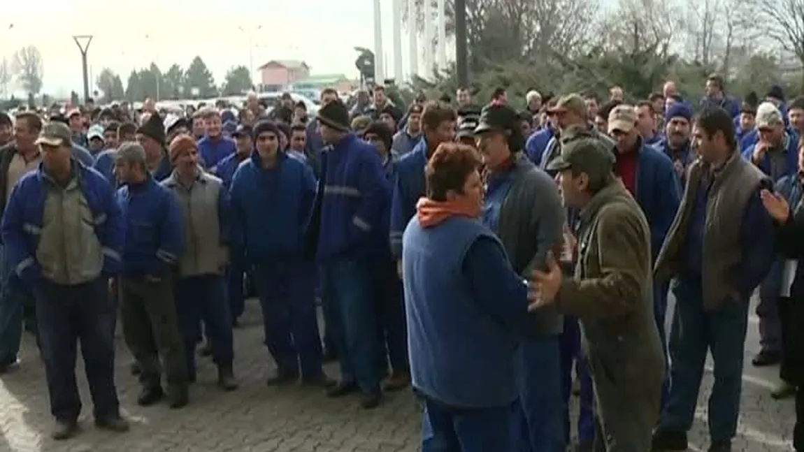 A doua zi de proteste la Oltchim. Salariaţii vor să discute cu premierul Victor Ponta