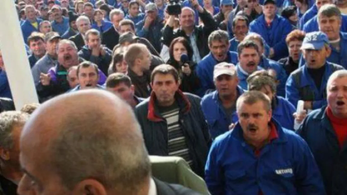 Cei 19 angajaţi de la Oltchim aflaţi în greva foamei au renunţat la protest