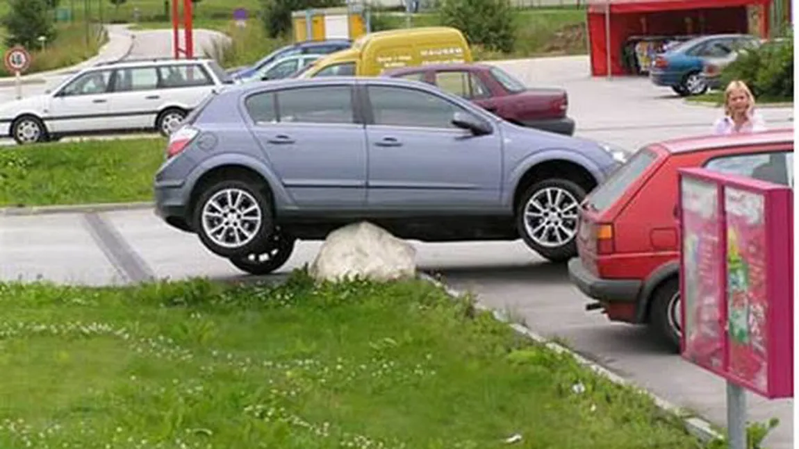 Culmea prostiei în trafic. Vezi TOPUL CELOR MAI PROASTE PARCĂRI - VIDEO