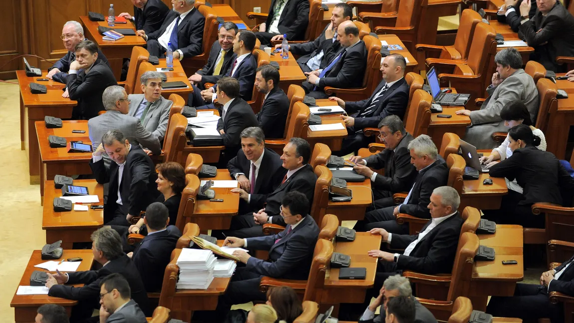 Parlamentarii îşi vor pierde mai greu mandatul în cazul incompatibilităţii VIDEO