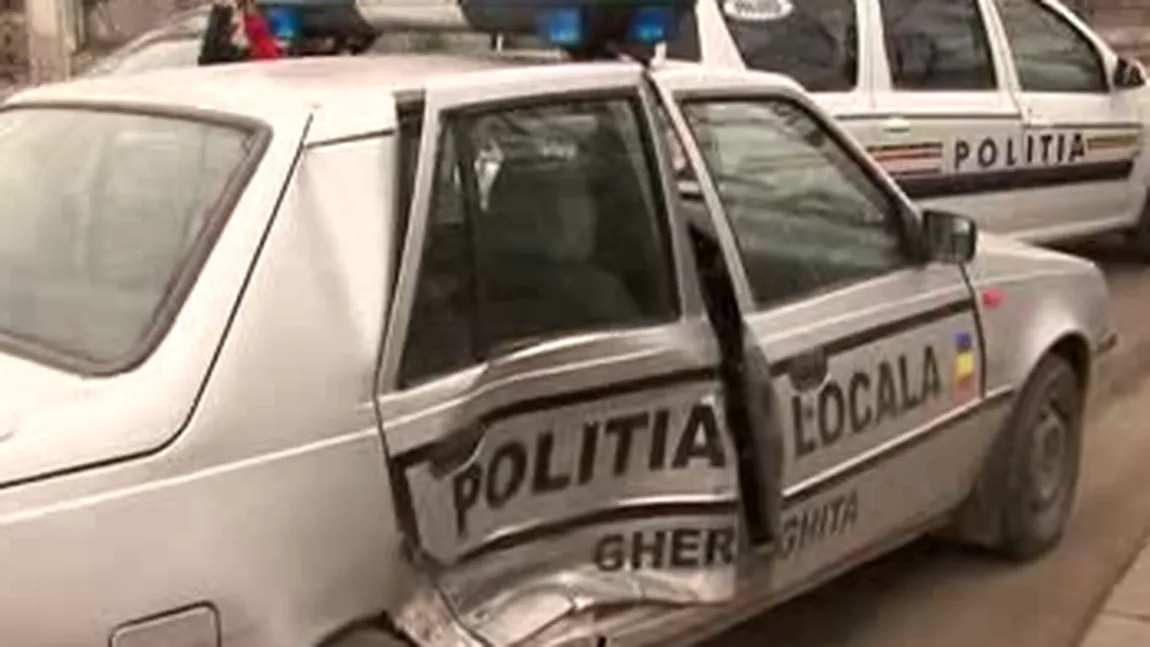 O maşină a poliţiei locale din Prahova a provocat un accident rutier şi a rănit un pieton VIDEO