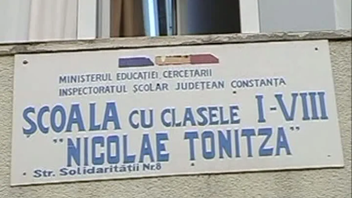 Preot care predă religia într-o şcoală, acuzat că înjură şi jigneşte copiii VIDEO