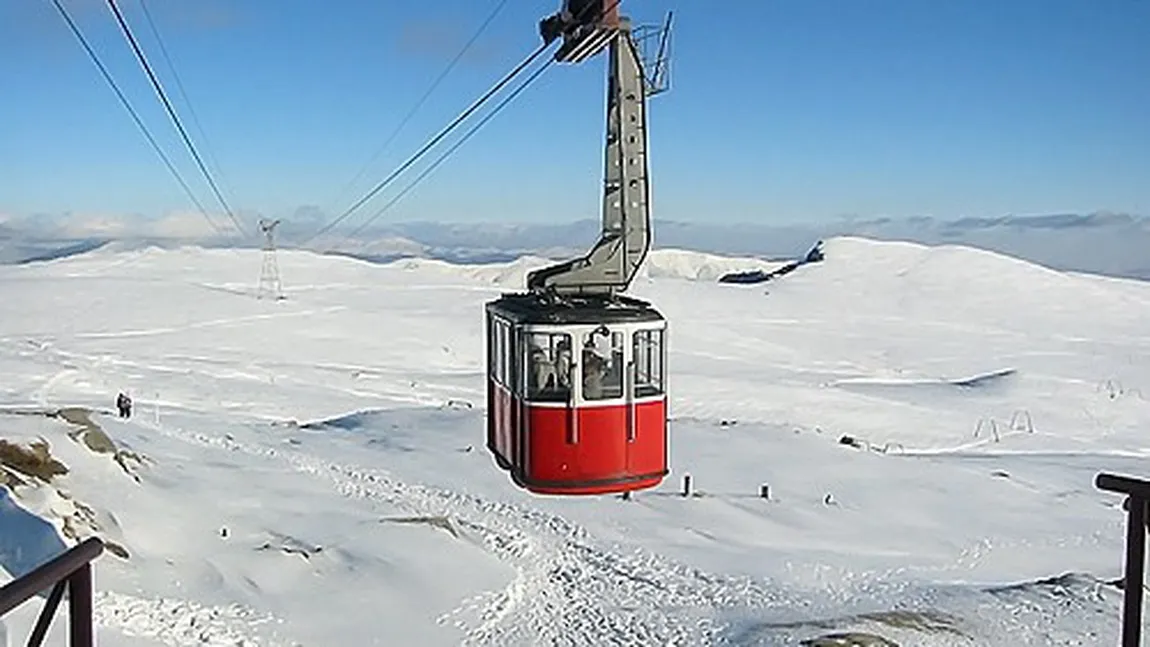 Instalaţiile de transport pe cablu de pe Valea Prahovei, oprite din cauza vântului puternic