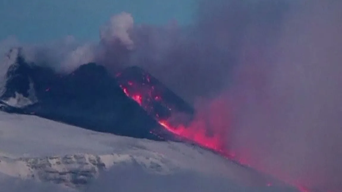 SPECTACOLUL NATURII. Vulcanul Etna a erupt VIDEO