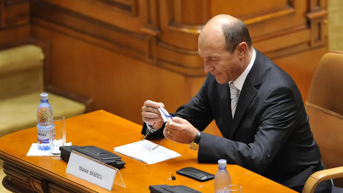 Traian Băsescu, în Parlament. Şeful statului cere să se adreseze plenului reunit