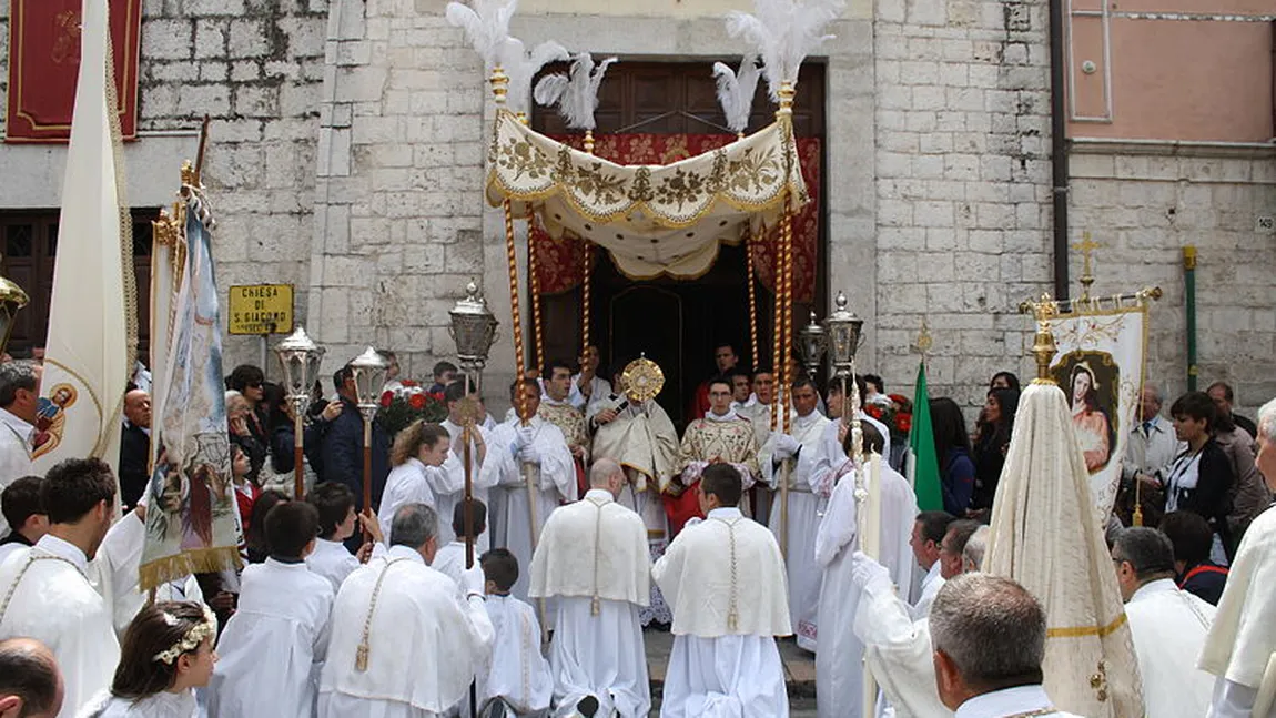 Catolicii sărbătoresc duminică Paştele: Ce tradiţii şi obiceiuri există în România