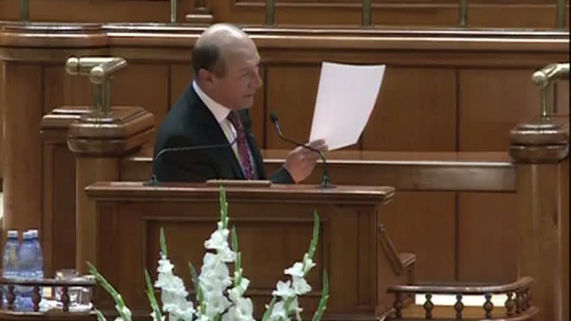 PROTEST anti-Băsescu, în Parlament: 