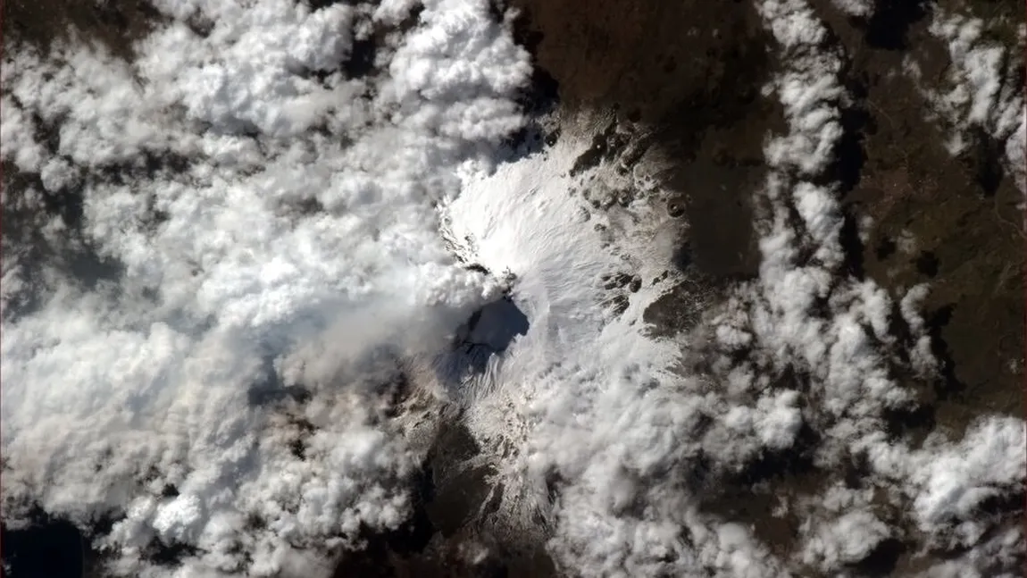 Cum se vede din spaţiu erupţia vulcanului Etna FOTO