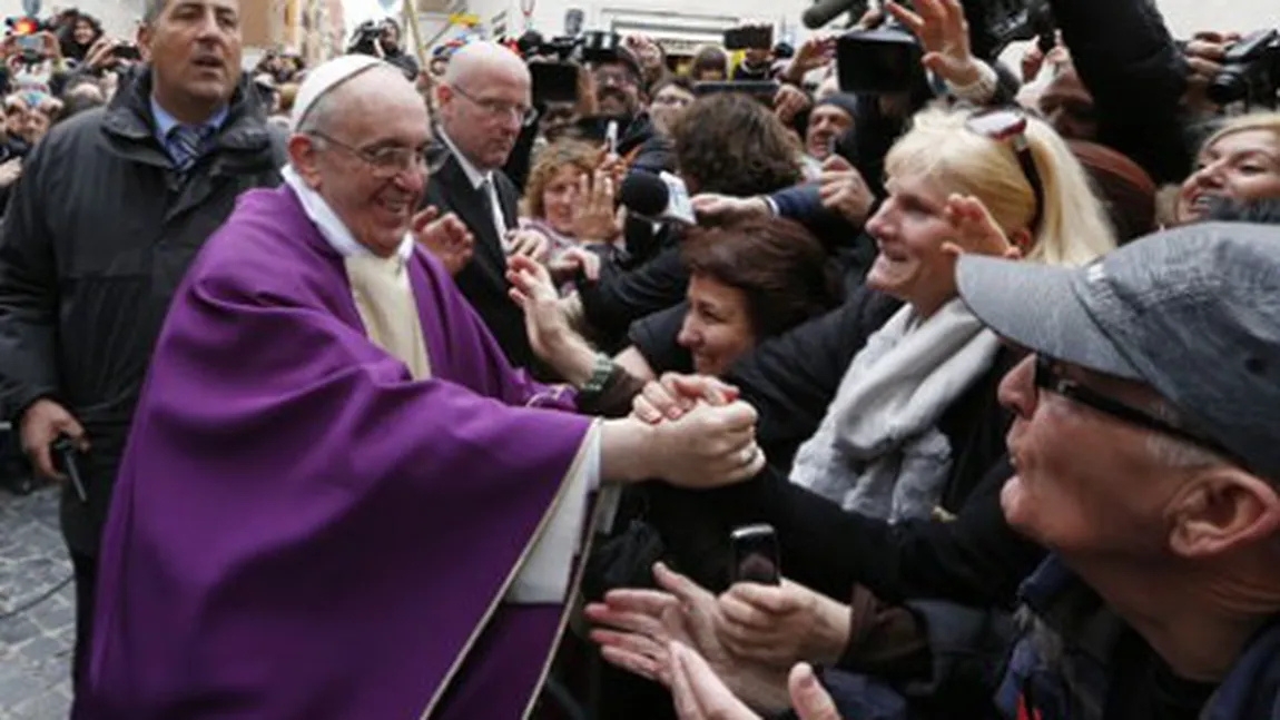 Surpriza Suveranului Pontif: Papa Francisc i-a dat telefon argentinianului care îi vindea ziare
