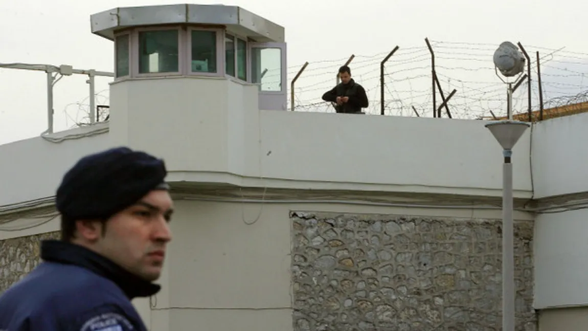 Un asasin profesionist albanez a luat şase ostatici într-o închisoare din Grecia