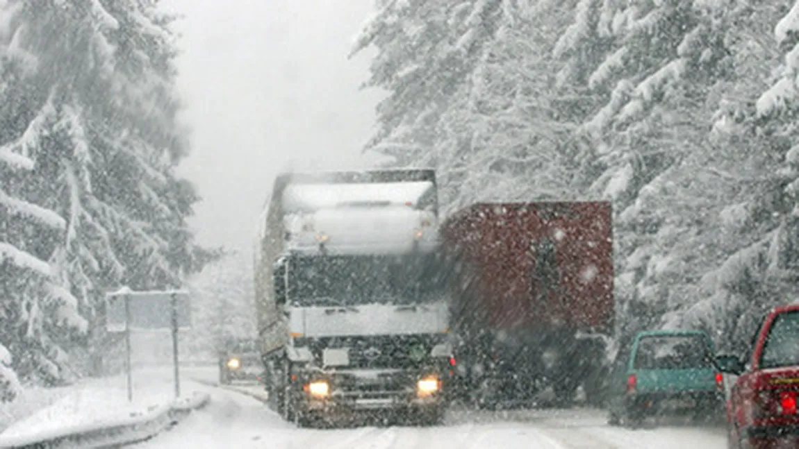 GRANIŢA României cu Ungaria, ÎNCHISĂ pentru vehiculele grele, din cauza vremii