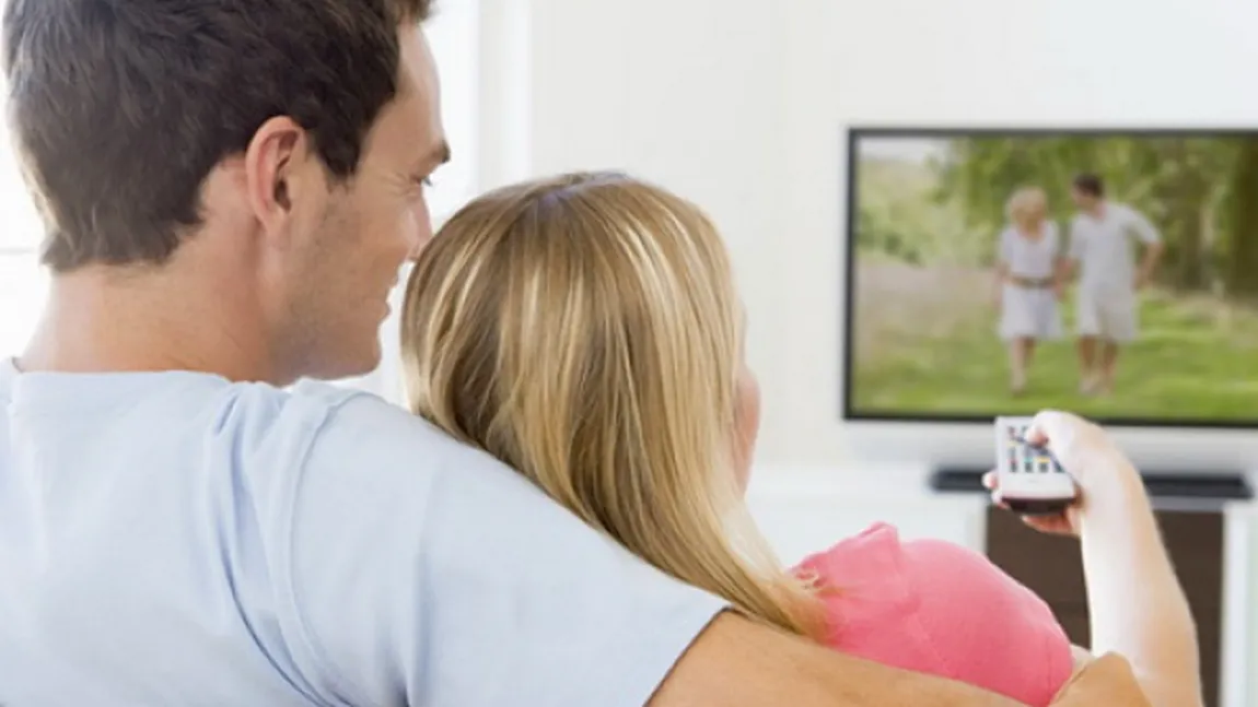 Românii bat recordul în ceea ce priveşte timpul petrecut în faţa televizorului