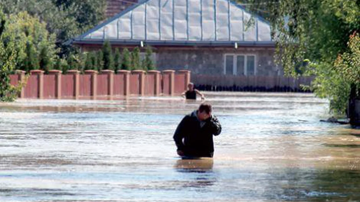 Caraş-Severin: Aproape 50 de gospodării au fost inundate din cauza precipitaţiilor puternice