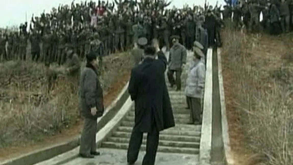 ISTERIE la o bază militară din Coreea de Nord, în timpul vizitei lui Kim Jong-un VIDEO