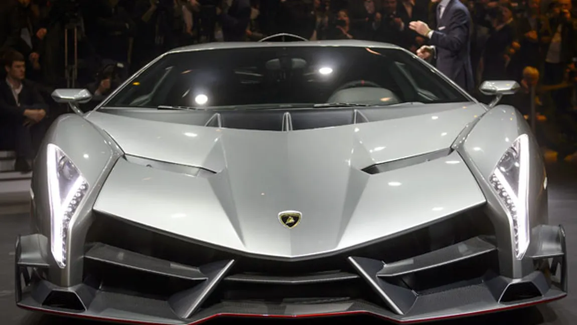 Lamborghini Veneno, care atinge 100 de km/h în doar 3 secunde, lansat la Salonul auto de la Geneva