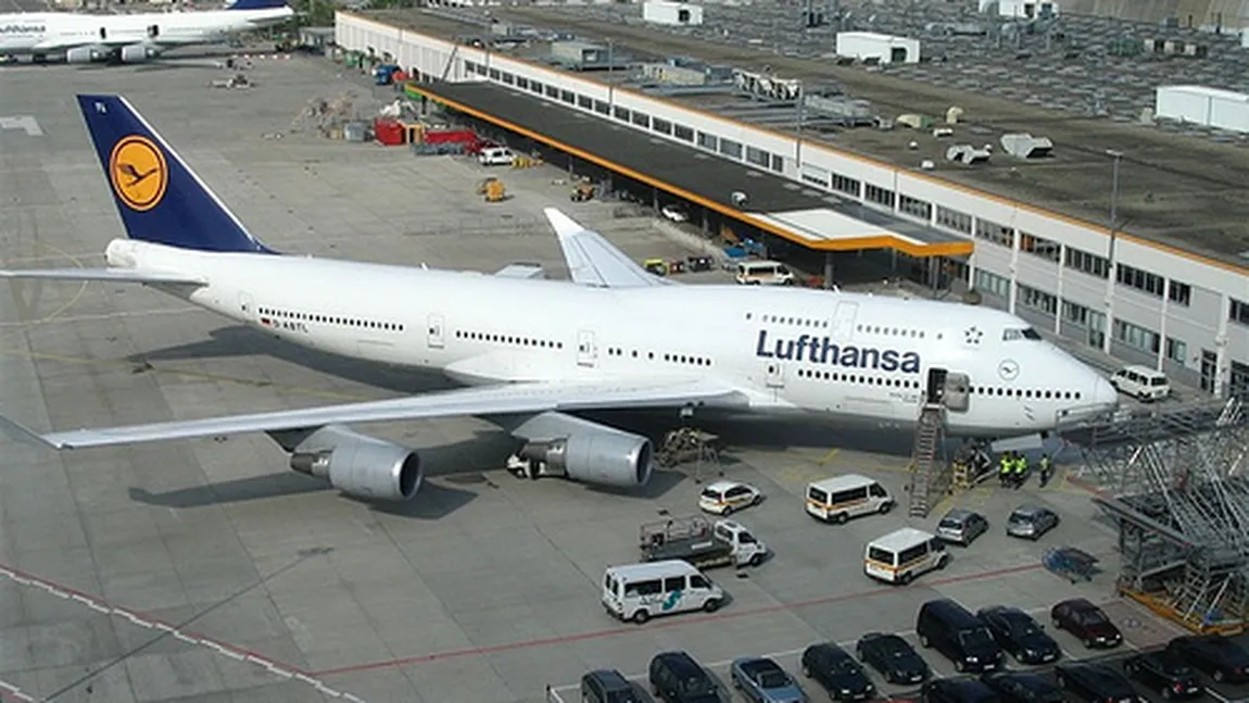Lufthansa, în grevă. Aproape 500 de zboruri europene programate joi, anulate