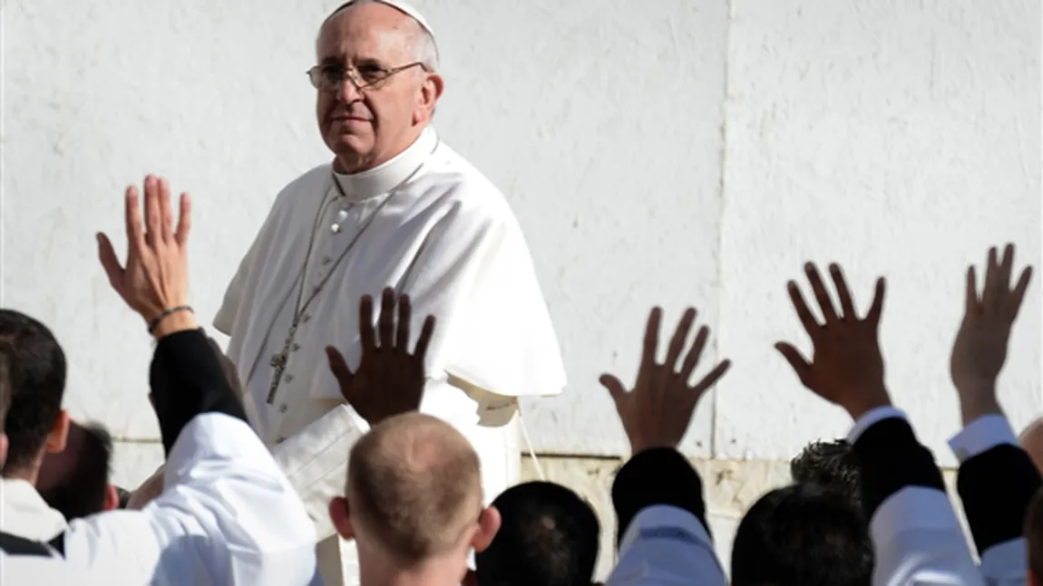 Papa Francisc, urmărit pe Twitter. Vezi câţi oameni s-au abonat pe contul noului pontif