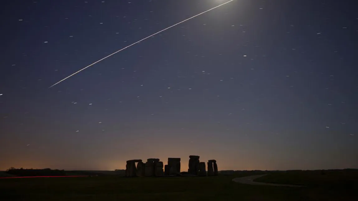 Fotografia astronomică a zilei: Staţia Spaţială Internaţională survolează Stonehenge