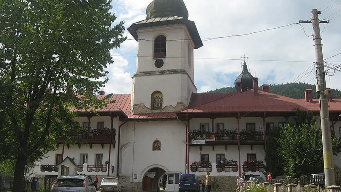 Mănăstirile din Bucovina aşteaptă vizitatori de Paşte. Vezi cât costă cazarea în lăcaşurile sfinte