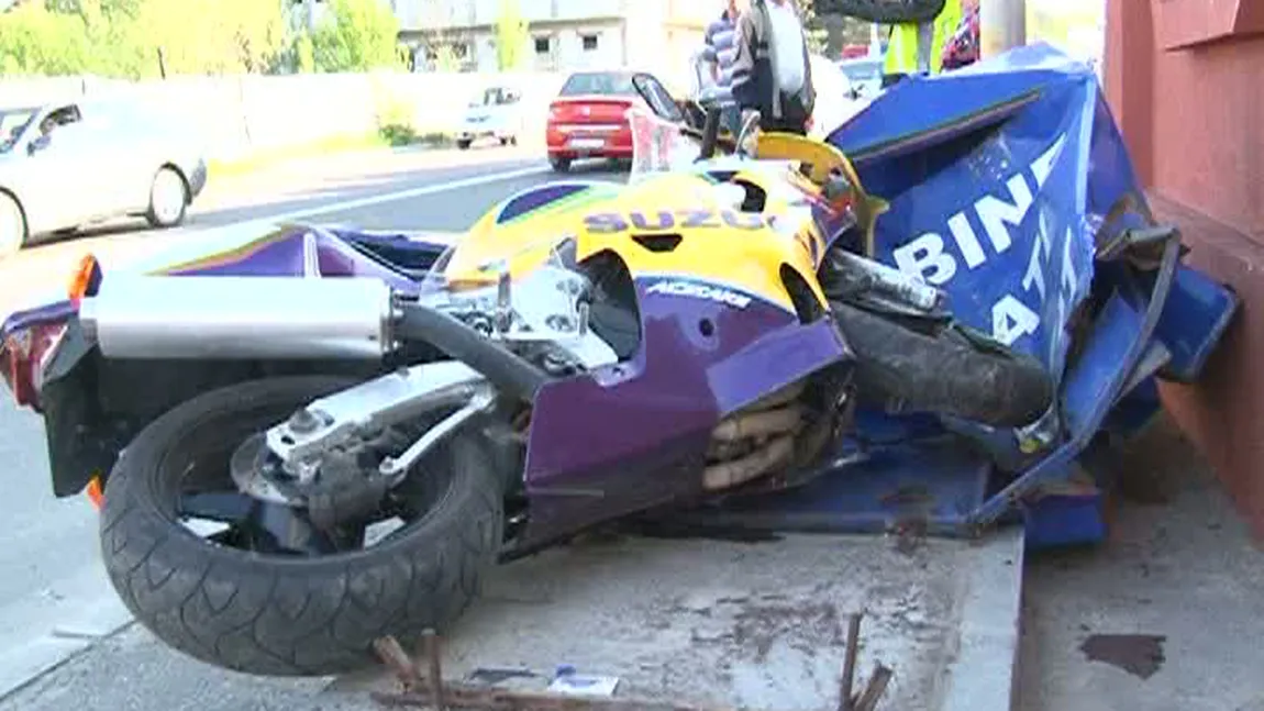 ACCIDENT DE CASCADORII RÂSULUI: Un motociclist şi un biciclist s-au ciocnit violent VIDEO